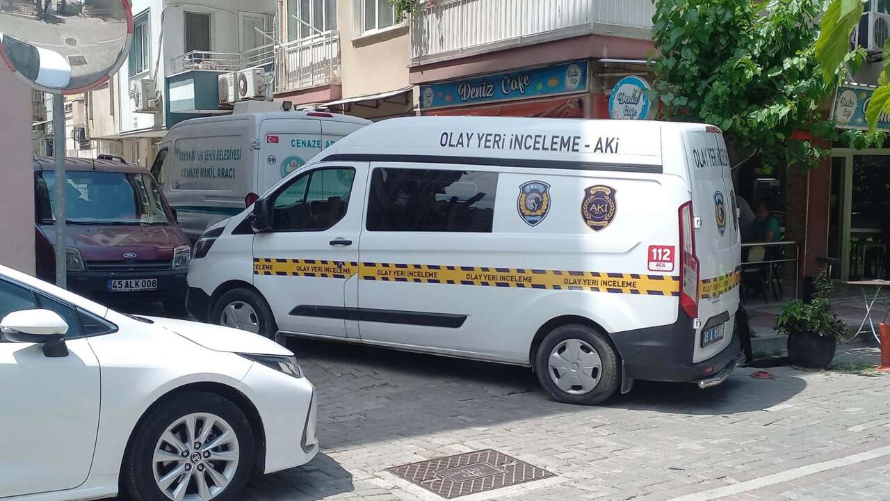 Kötü koku gelen evden ünlü modacının cesedi çıktı 5